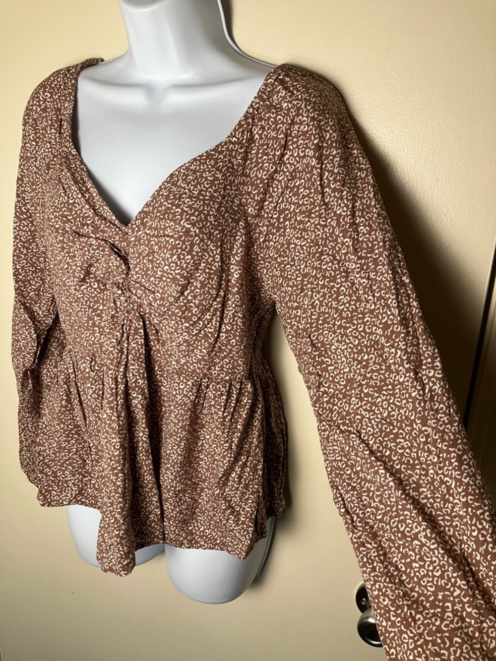 Japna Women's Leopard Print Peasant Peplum Sweetheart Long-Sleeve Top Size Large - Picture 3 of 5